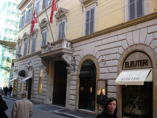 世界三大最牛袖珍国:领土千奇百怪,最小的迈出大门算出国