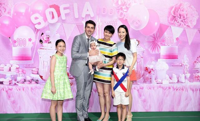 吴佩慈为大儿子庆生,吴佩慈纪晓波为儿子庆生