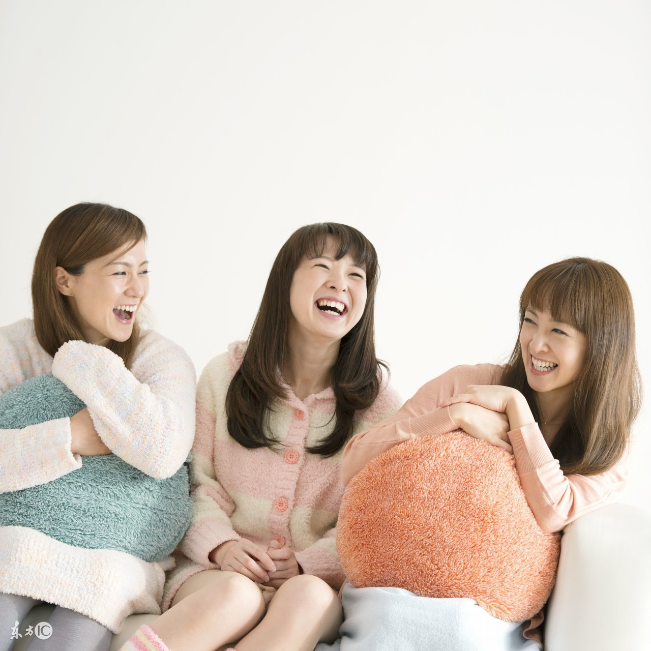 聊天尴尬时可以聊什么话题,和女生聊天冷场如何重新开启话题