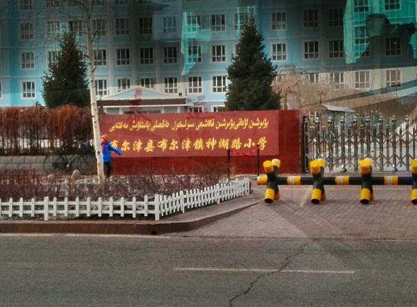 两位60岁老人去旅游,60后老俩口自驾穿越罗布泊无人区