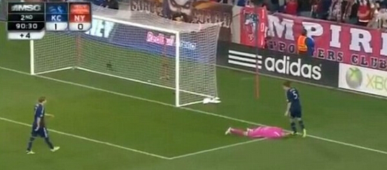 碰瓷的门将,碰瓷足球运动员