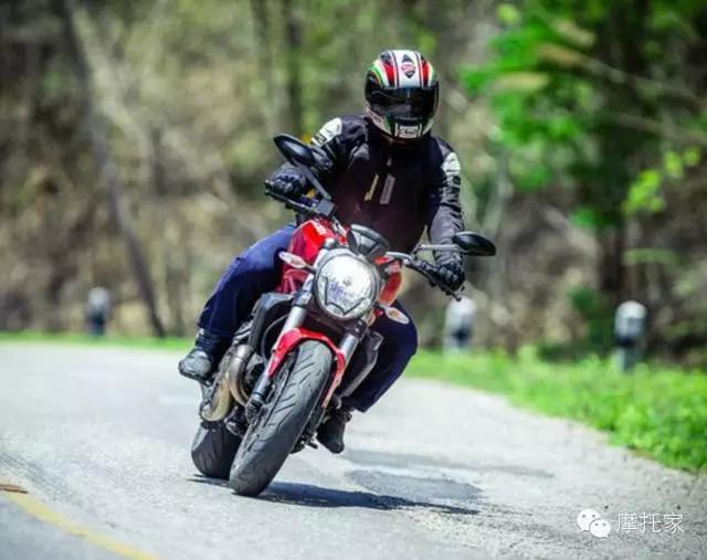 杜卡迪82118款和19款差别,大魔鬼摩托车杜卡迪经典款