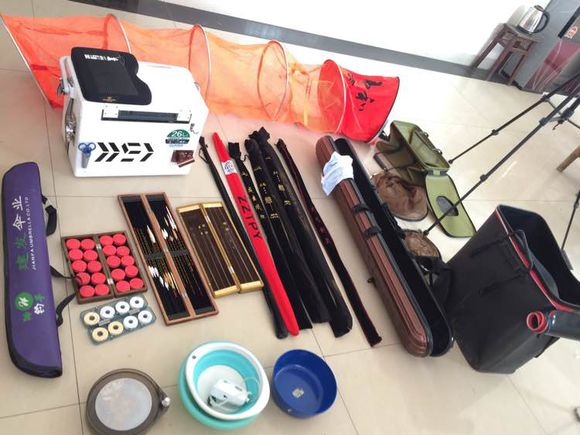 钓鱼是一条不归之路,钓鱼是条不归路一上钩就下不来