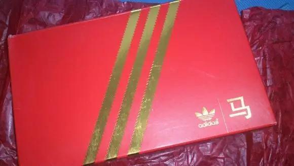 你脚上NMD的“前世今生”都在鞋盒上