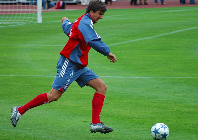 又到纪念张国荣时，而足坛也曾有位被抑郁症毁掉的绝世天才