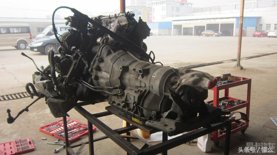 宝马320li发动机烧机油怎么修,宝马320i烧机油最佳解决方案