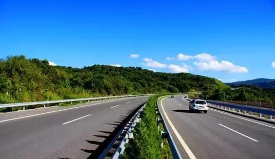 堵在路上别着急,堵在高速上不要慌