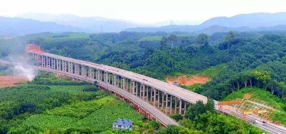 堵在路上别着急,堵在高速上不要慌