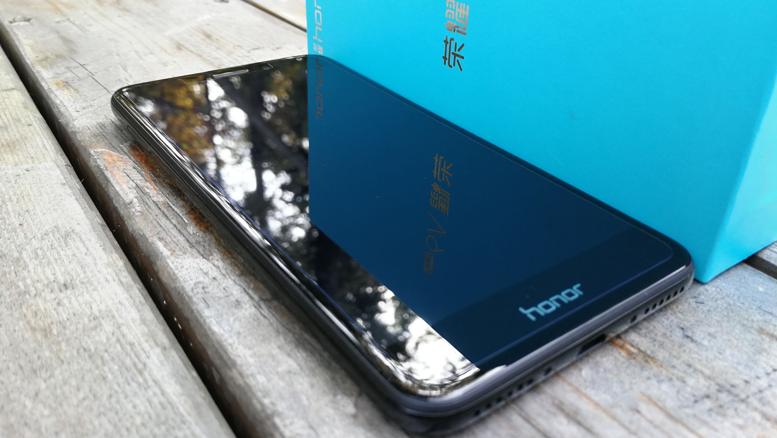 荣耀v9play评测,北欧极简风格设计要点