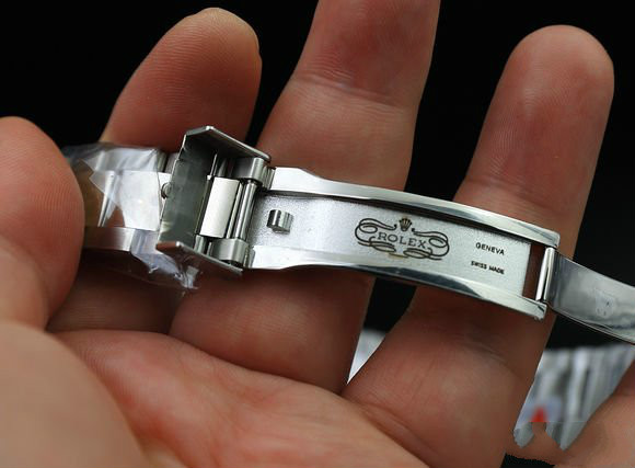 劳力士迪通拿戴着丢人吗,劳力士迪通拿金表是真的吗