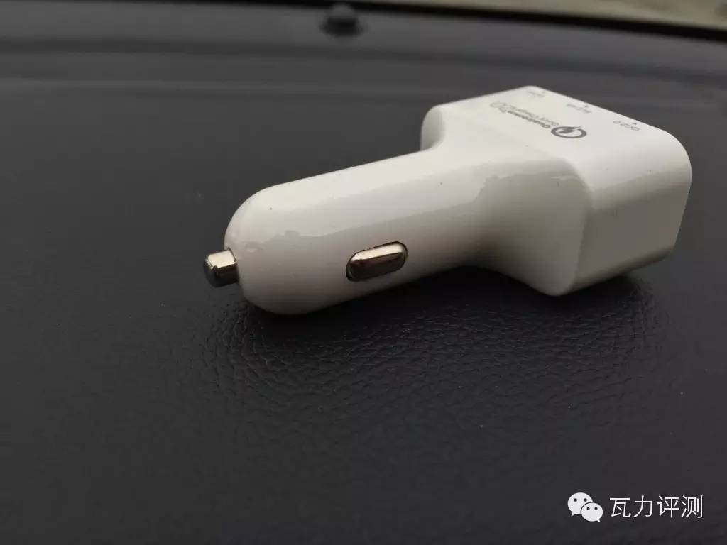 奥睿科QC2.0车载3口USB充电器评测