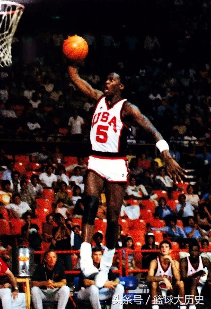 乔丹生涯穿过次数最多的球鞋,乔丹单场49分15篮板