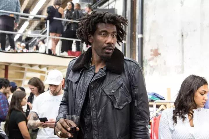 一件t恤才400,supreme经典款t恤