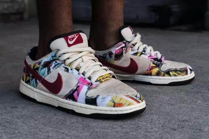 一件t恤才400,supreme经典款t恤