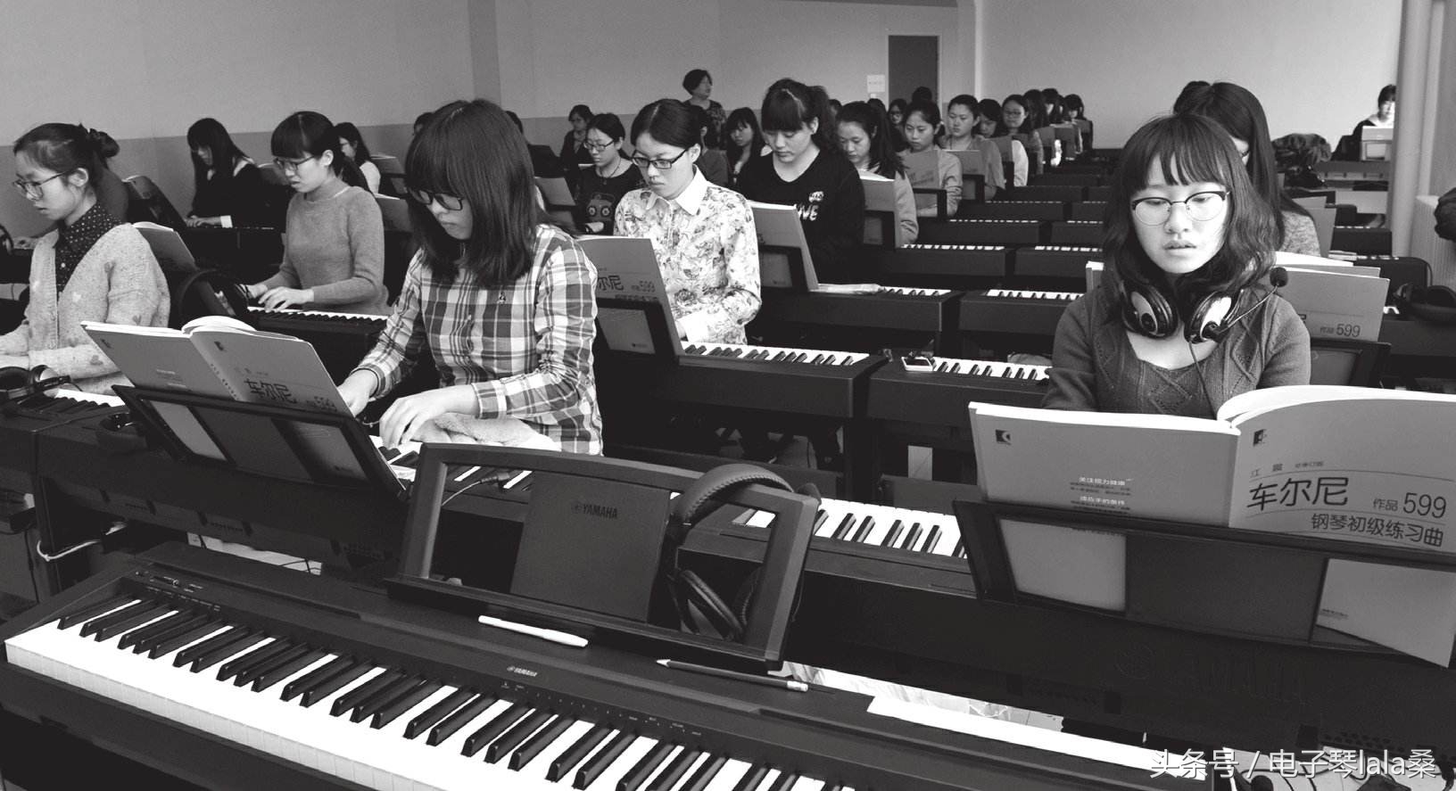 成年人零基础学电子琴入门,年纪轻轻学电子琴