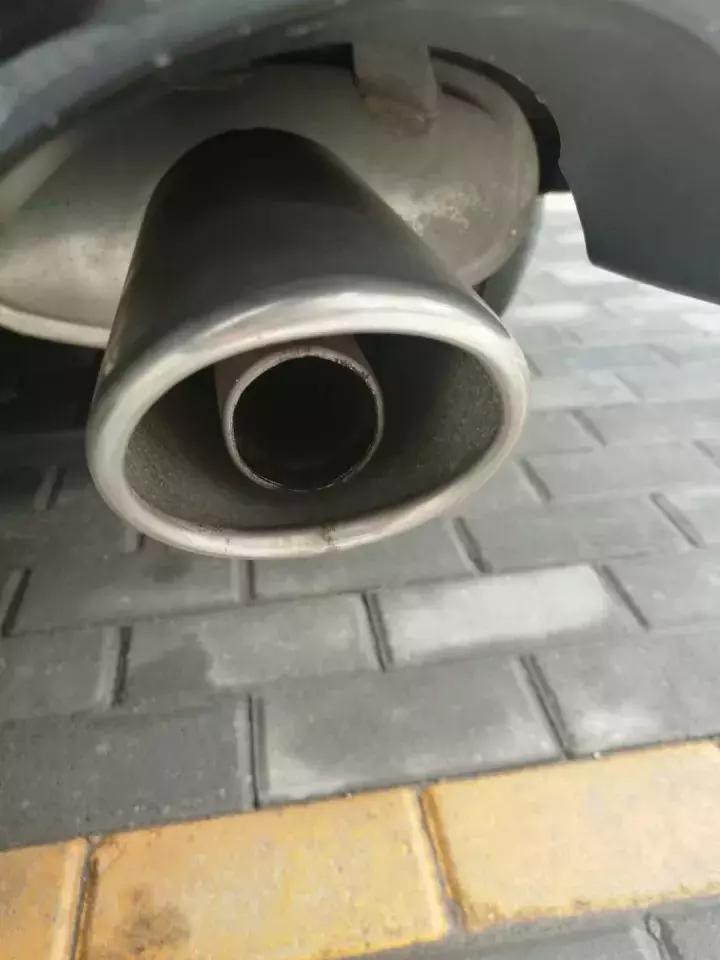 小马哥答粉丝：轮毂周围有好多黑色的粉末，是不是要换刹车片了？