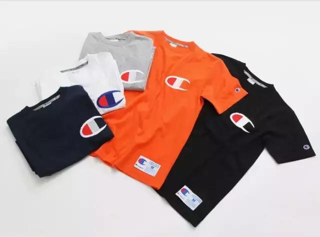 champion黑色和白色哪个好,champion复古低调