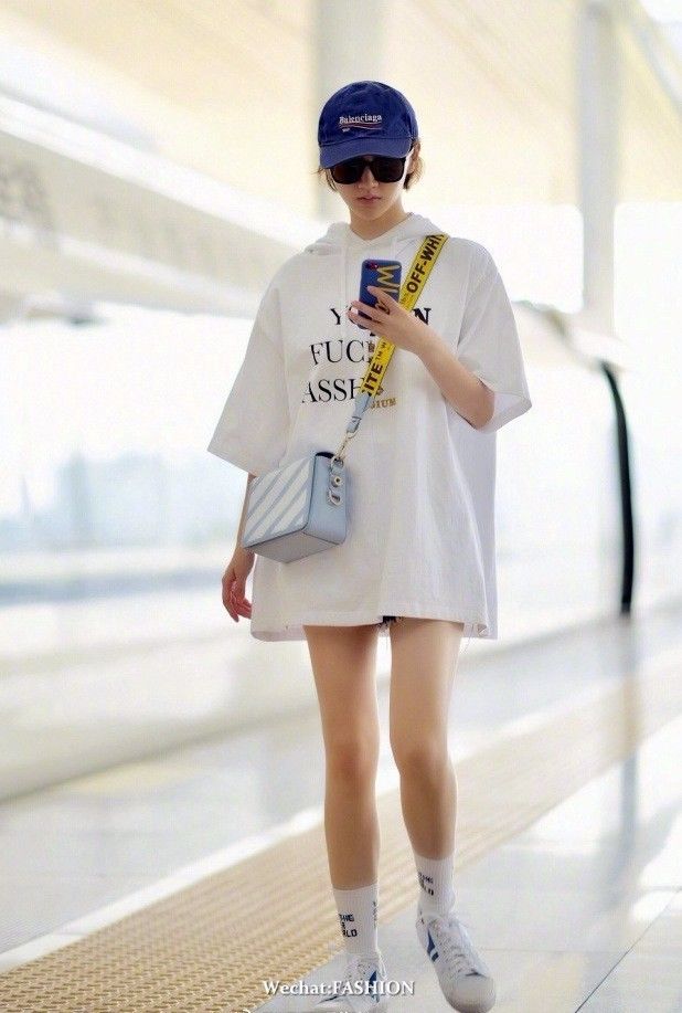 秋款卫衣女装搭配,早秋女装潮牌卫衣搭配什么裤子