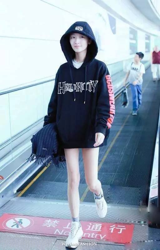 秋款卫衣女装搭配,早秋女装潮牌卫衣搭配什么裤子