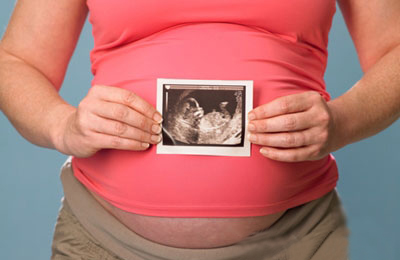 怀孕38周羊水指数70mm羊水少吗,羊水少羊水浑浊对孩子有影响吗