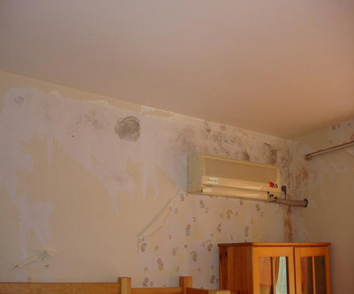 入住以后墙顶乳胶漆开裂怎么处理,用了除霉剂墙面开裂起泡怎么办