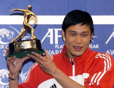 郑智巅峰实力亚洲足球先生,中国足球史上十大巨星排名