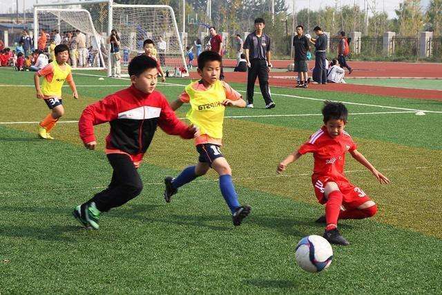 鹿晗喜欢的足球偶像是几号,鹿晗最新踢球信息