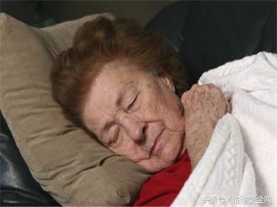 脑血栓突发抽搐嘴歪如何急救,突发脑血栓要怎么急救和护理