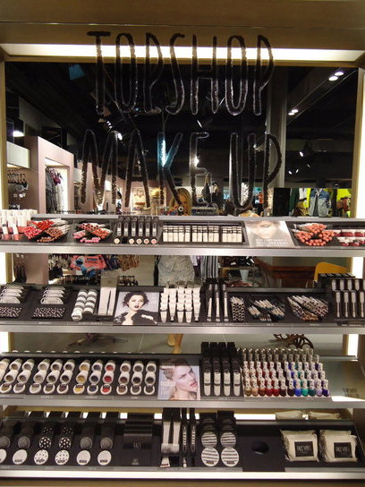 服装护肤品混搭,彩妆与服装结合