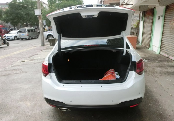 雪铁龙c4l空间表现,2014款雪铁龙c4l1.8l手动挡劲智型