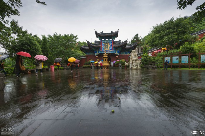 宝马X6，不谈性能如何！自驾遇上大雨还被拍成大片，颜值绝对够！