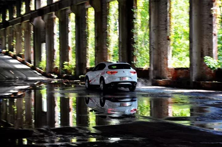 阿尔法罗密欧stelvioti和veloce区别,试驾阿尔法罗密欧stelvio