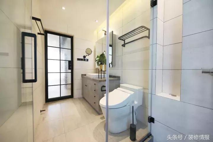 她家竟然有两个衣帽间、两个厨房！