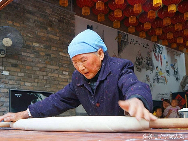 妈妈做的手擀面,和面揉面擀面切面动画