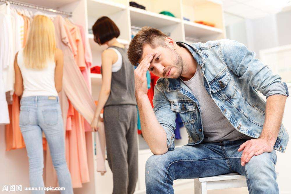 女朋友太爱钱太现实,女朋友太爱工作咋办