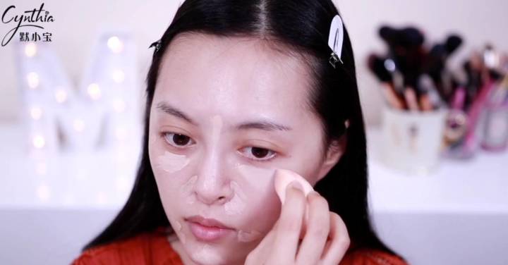 怎么用三色遮瑕遮黑眼圈和痘印,黑眼圈遮不住是遮瑕太浅了吗