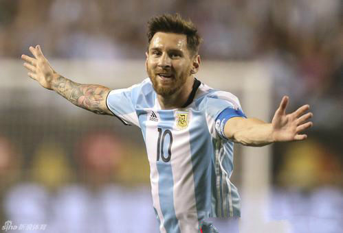 在巴萨散步踢球的球王梅西到阿根廷国家队跑动第一是怎么练成的？
