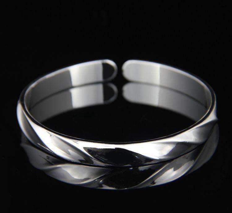 银镯子真能排毒吗,银能排毒是真的假的