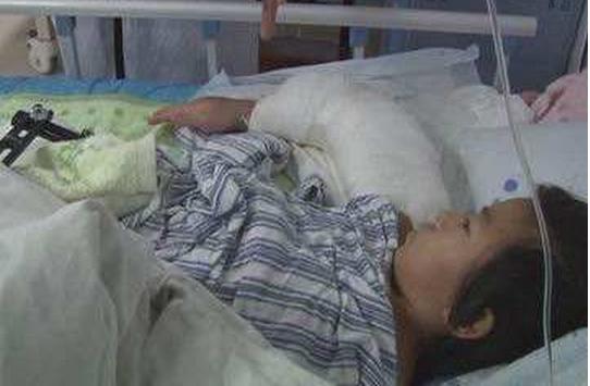 8岁女孩反复高烧第四天,8岁女童半夜发高烧