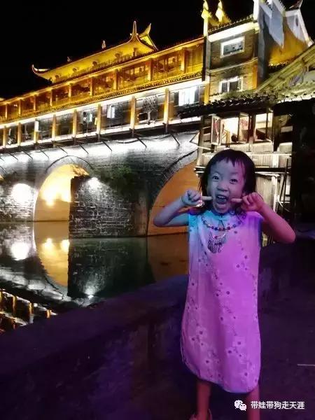 开着房车去遛娃,开着房车带狗狗出去玩