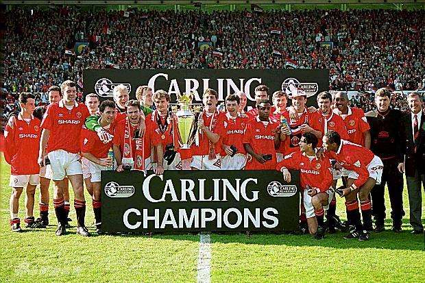 曼联2-1胜曼城夺冠领奖,曼联最近10年冠军