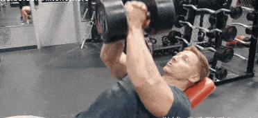 哑铃锻炼下胸肌训练动作,站姿哑铃练胸中缝肌正确的方法