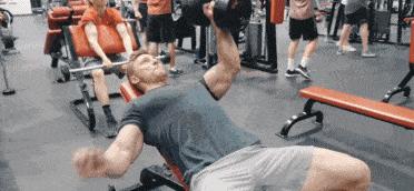 练胸肌的几个哑铃动作,哑铃练下胸肌最基本动作