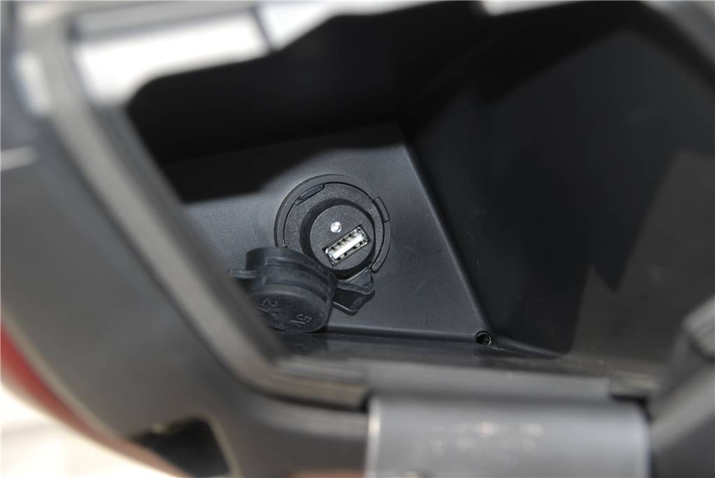 光阳400赛艇纪念版和普通版区别,光阳赛艇400对比宝马c400x