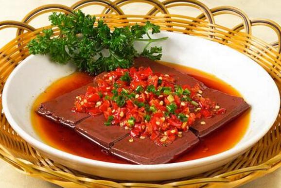 6个症状告诉你身体铁元素丢了，即将面临贫血，这5种食品是它天敌