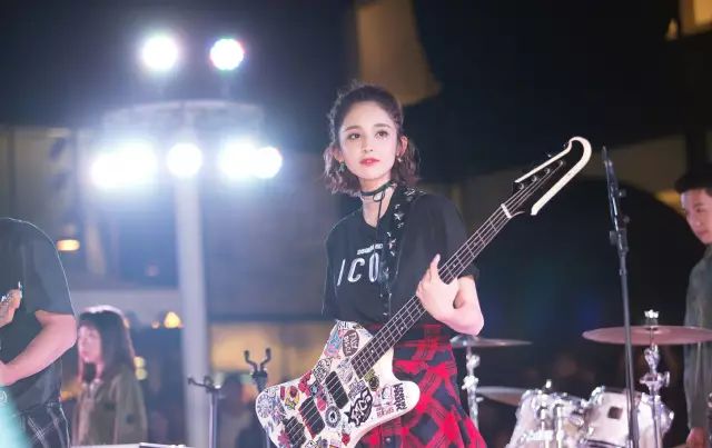 古力娜扎用的什么化妆品,娜扎伪装被一秒认出