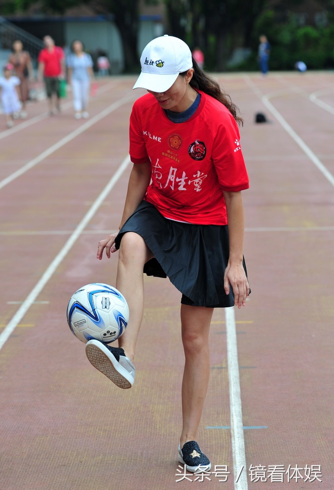 2017镜看体娱与佛山体育的50瞬间｜与巴萨球员偶遇与草根球星并肩