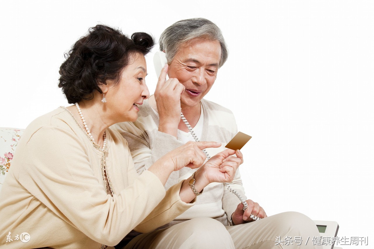 老人耳背吃什么能改善,老人突然耳朵聋是怎么回事