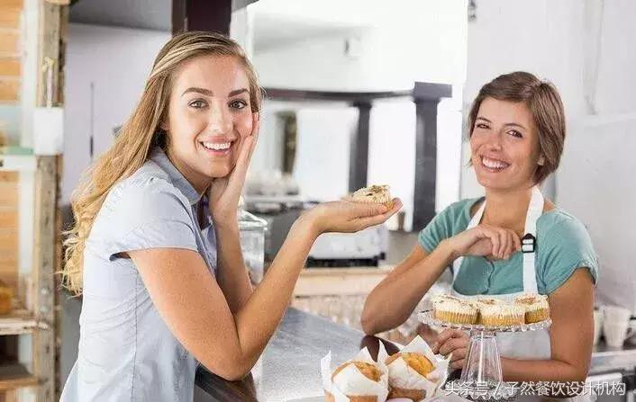 天啦噜!从夫妻店到1400多家店,日本最大的咖喱连锁店,秘诀……