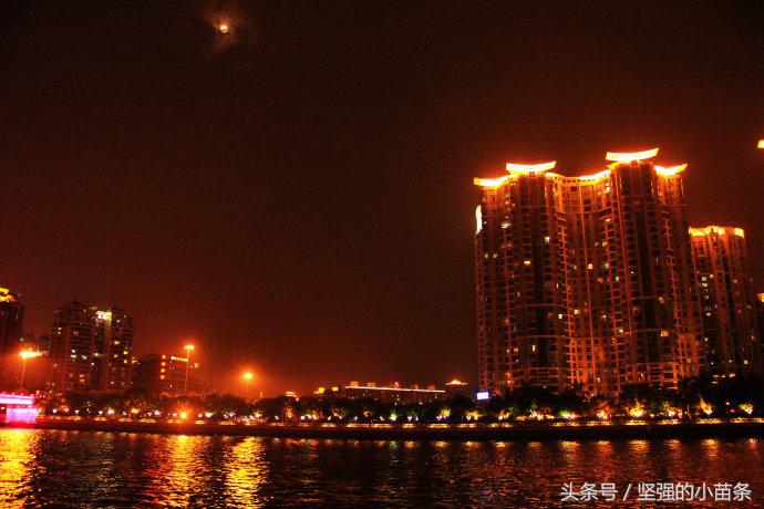 小蛮腰附近珠江夜游,广州珠江夜游坐轮船看小蛮腰